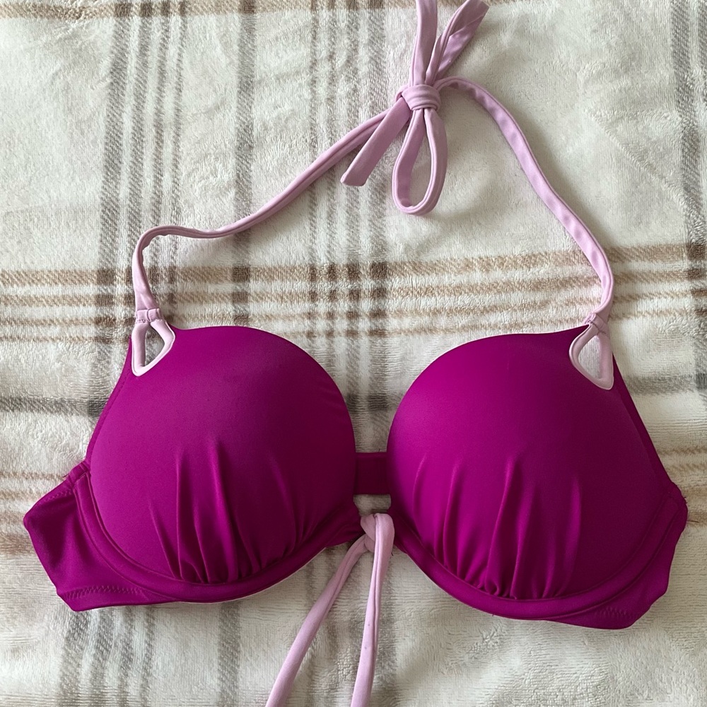 Victoria’s Secret bombshell push-up bikini